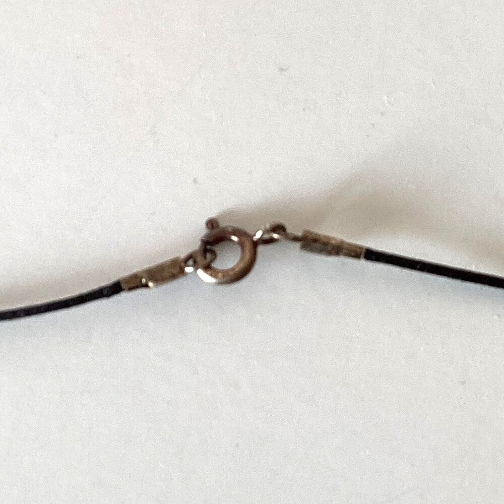 A Metal Circle Round Necklace With Blue Gift Bag Jewelry - Picture 5 of 5